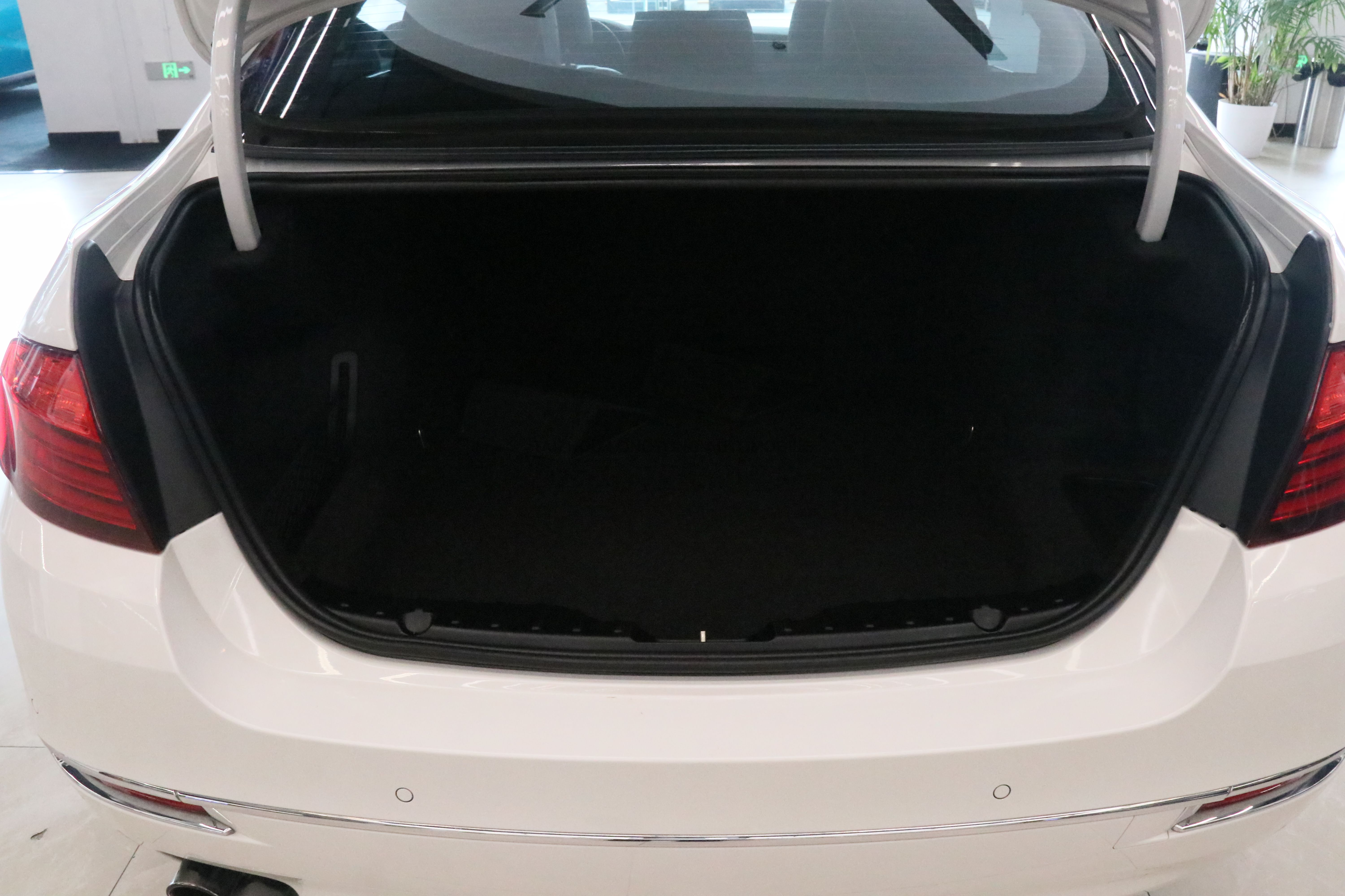 Used BMW 5 Series 2014 525Li Luxury Design Set