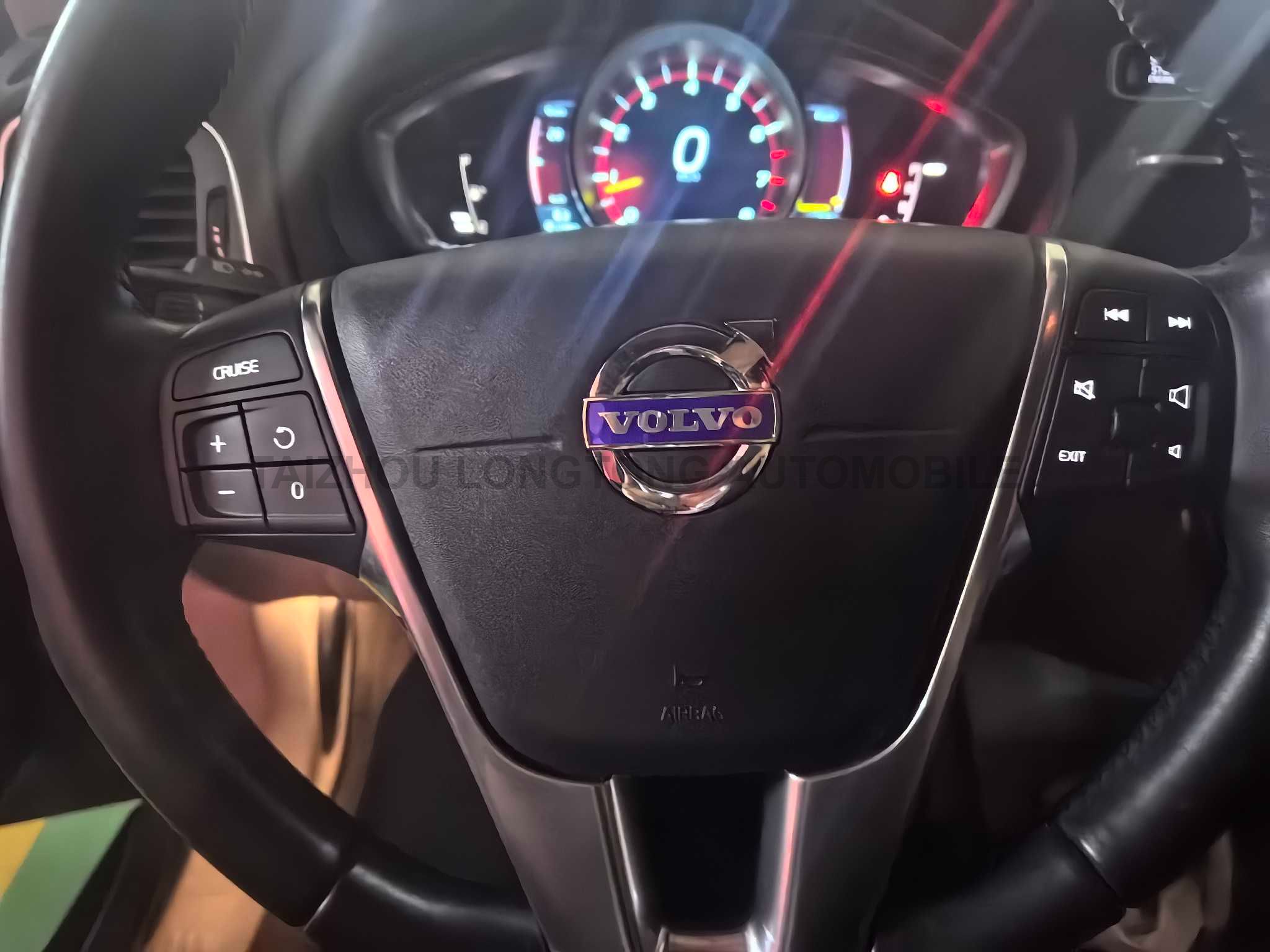 Used Volvo V40 2014 2.0T Lntelligent Elegant Version